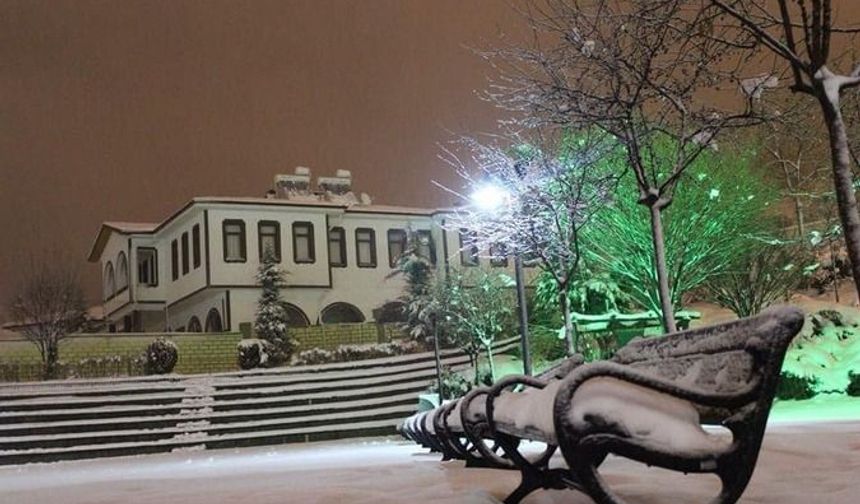 <p>Yozgat Çamlık Gazetesi'nin köşe yazarlarından ve aynı zamanda yetenekli bir fotoğraf sanatçısı olan Oktay Yıldırım, Yozgat'ın doğal güzelliklerini objektifine taşıyor.</p>