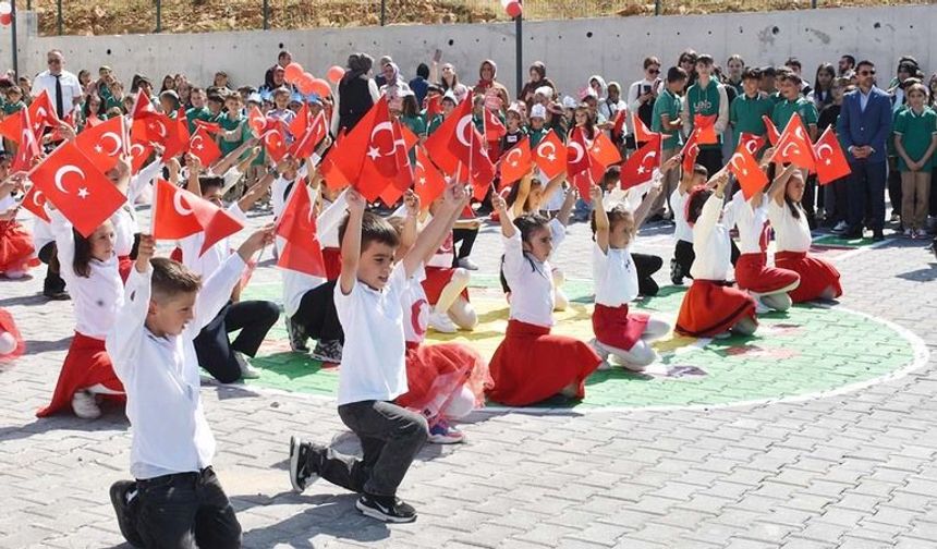 Yozgat’ta 65 Bin Öğrenci İçin Ders Zili Çaldı: Okullarda Coşku Başladı!