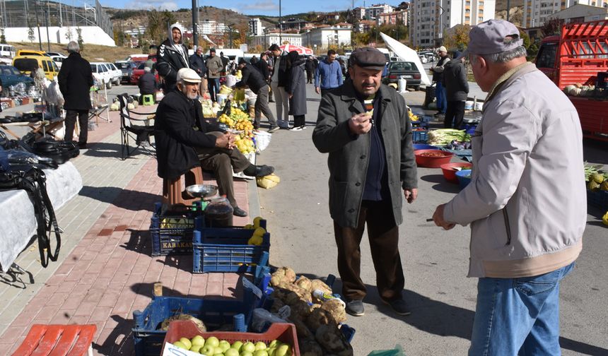 Köylü Pazarının son ürünleri cep yakıyor