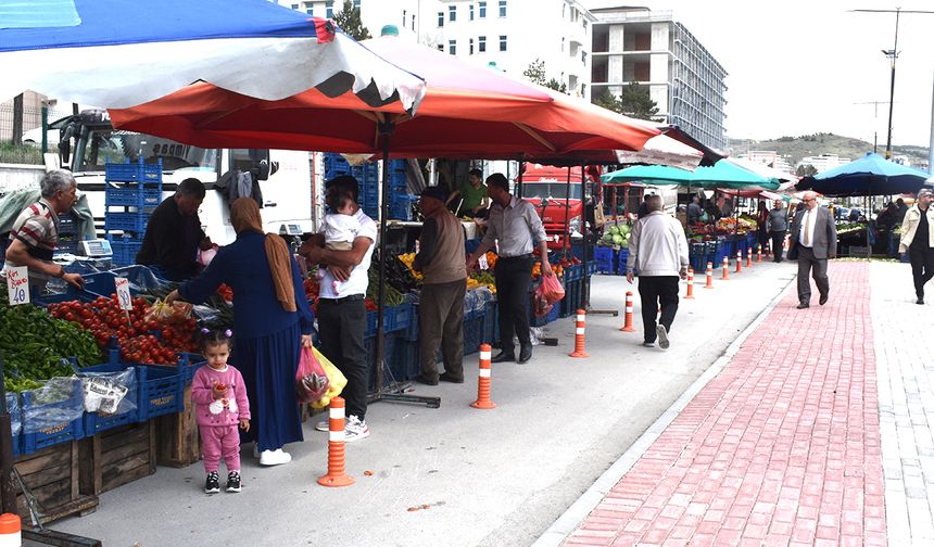 Pazarcı İlgisizlikten Vatandaş Fiyatlardan Şikayetçi