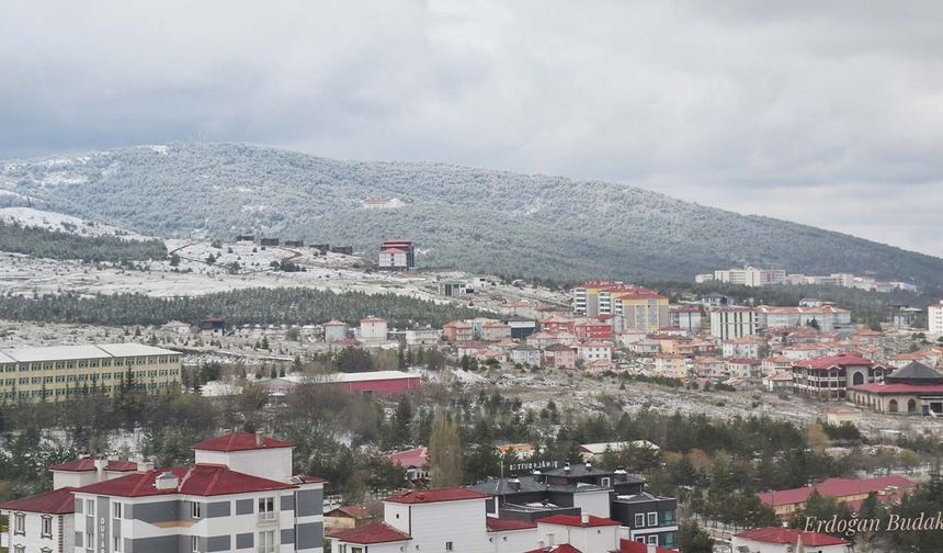 Yozgatlı Erdoğan Budak, bu eşsiz anları objektifine yansıtarak sosyal medyada paylaştı. Budak’ın paylaştığı fotoğraflar, kısa süre içinde büyük ilgi gördü. 