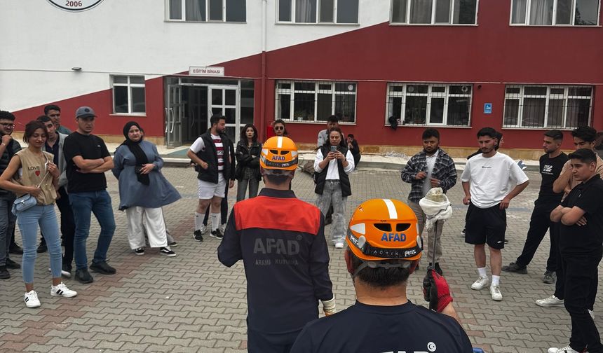 Yozgat İl AFAD Müdürlüğü’nden Üniversitesi Öğrencilerine Afet Eğitimi