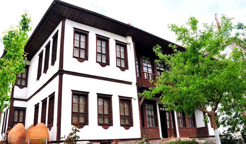 Her duvarı bir tarih…