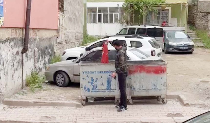 Yozgat’ta Türk Bayrağı Çöpe Atıldı!
