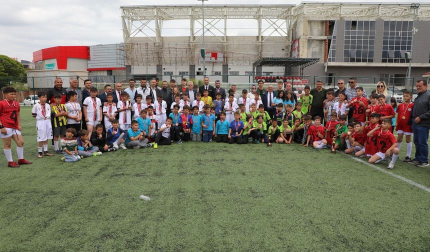 Futbol Şenliği Renkli Görüntülerle Sona Erdi