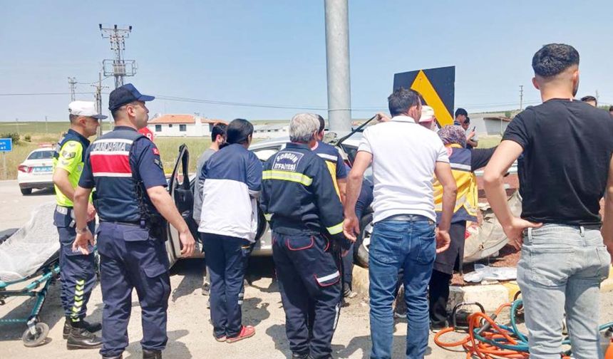 Yozgat'ta İki Otomobil Kavşakta Çarpıştı!