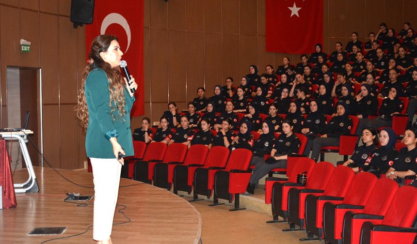 Yozgat’ta POMEM Öğrencilerine Evlilik Öncesi Eğitim Semineri Düzenlendi