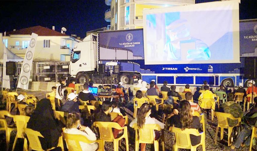 Bu sinema geziyor!