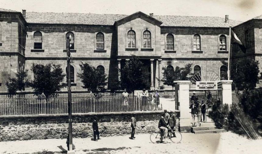 Yozgat Lisesi Şeref Madalyası Bekliyor