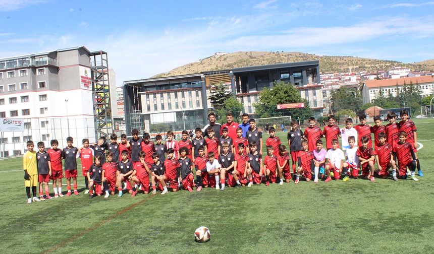 Yozgat’ta Futbol Coşkusu: Minikler Sahaya İndi!