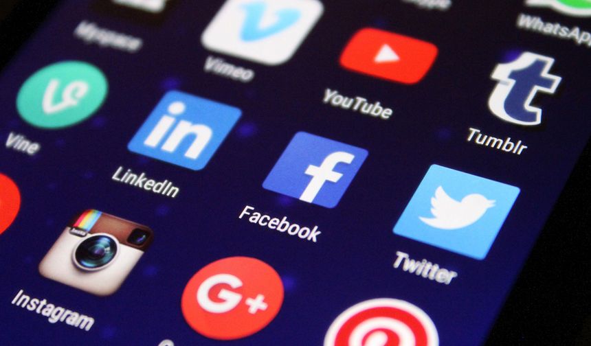 Trend Sözler Sosyal Medyada İlgi Odağı Oldu: Anlamlı ve Etkileyici Mesajlar Listelendi