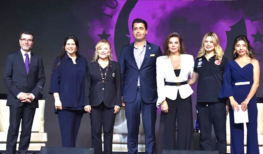 Yılın İlham Veren Sanatçısı Ebru Yaşar’dan Filistin’e Yürekten Mesaj