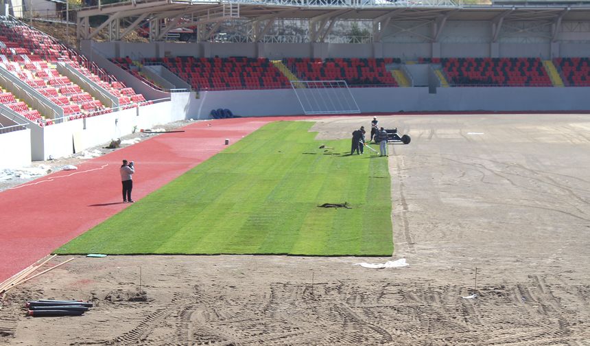 Yozgat’ın Yeni Şehir Stadyumunda Sona Doğru! Çim Serimi Başladı