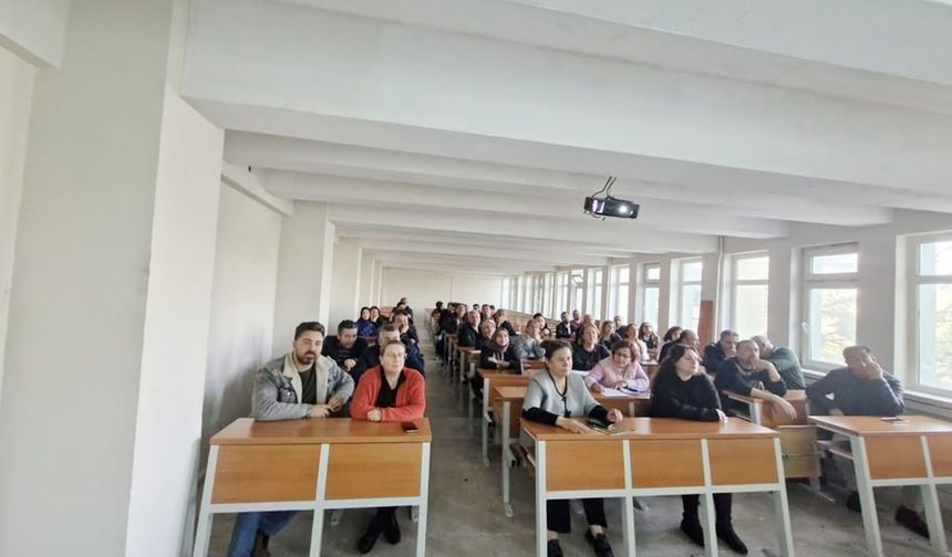 Yozgat Meslek Yüksekokulu yeni değerlendirme sistemi için bilgilendiriliyor. Anketler 3 Aralık’a kadar!