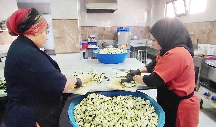 Sorgun’da Her Gün 700 Kişiye Ücretsiz Sıcak Yemek!