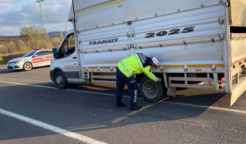 Akdağmadeni’nde Sürücülere Trafik Broşürleri Dağıtıldı, Farkındalık Arttırıldı