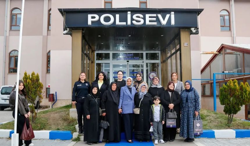 Şehit Ailelerini Yalnız Bırakmadı