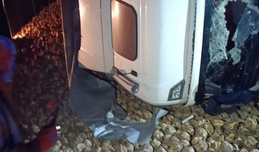 Yozgat’ta Kontrolden Çıkan Tır Devrildi: 1 Ölü