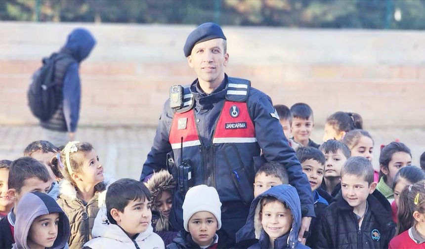 Akdağmadeni’nde Çocukların Güvenliği İçin Kritik Adım: Jandarma Sahada