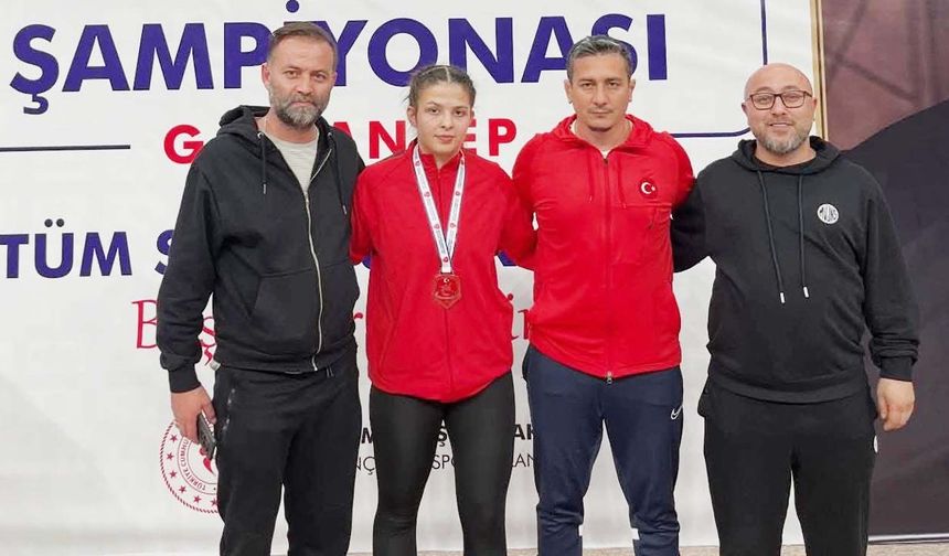 Yozgatlı Güreşçi Beyzanur Erduman Türkiye Üçüncüsü Oldu