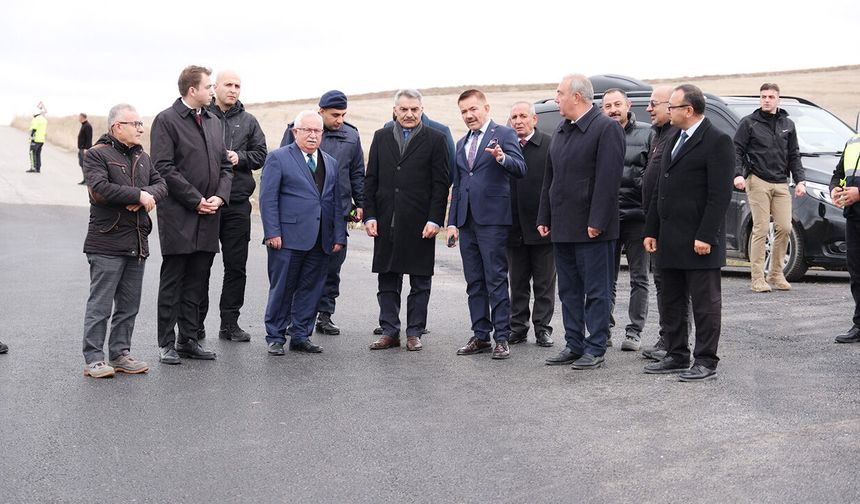 Yozgat Valisi Özkan, Şefaatli–Paşaköy yolundaki BSK asfalt çalışmalarını inceledi