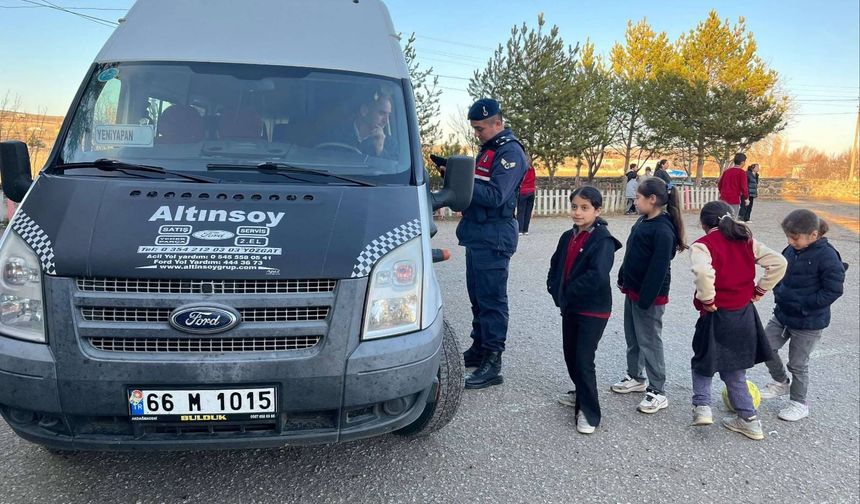 Yozgat Kadışehri ve Akdağmadeni Jandarmasından Okul Çevrelerinde Güvenlik Denetimi