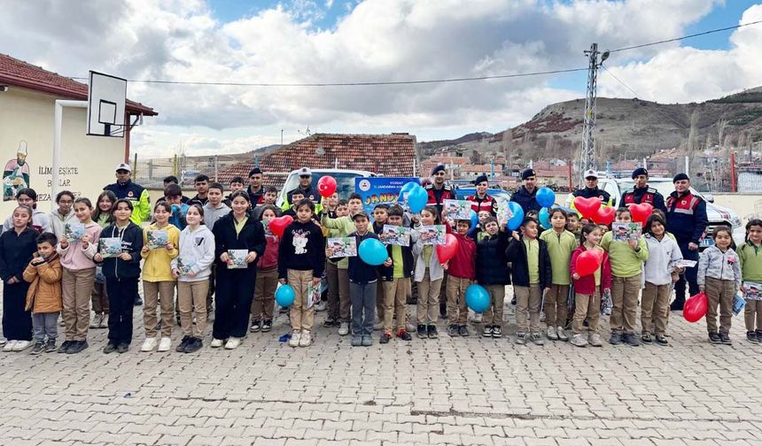 Kadışehri’nde Çocuklar Jandarma ile Hem Öğrendi Hem Eğlendi