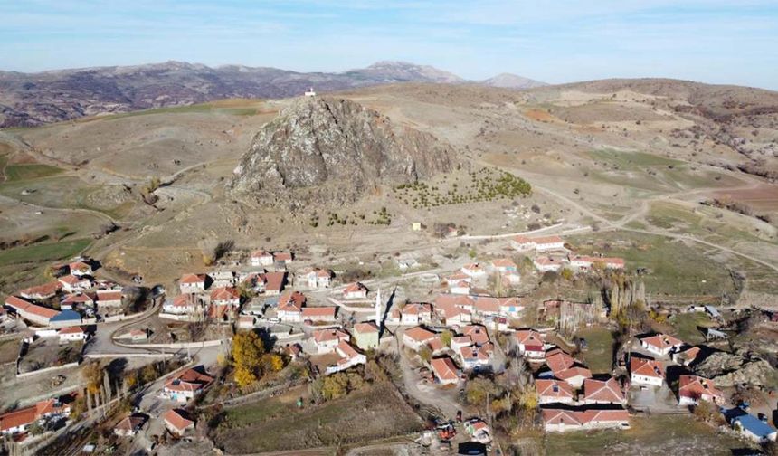 Yozgat’ın Akçakale Kalesi Tarihi ve Manzarasıyla Turistleri Çekiyor