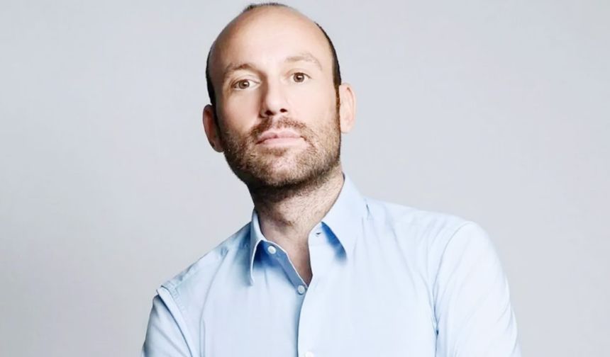 Hande Erçel’in Adı Yapımcı Onur Güvenatam ile Anılıyor: Peki Onur Güvenatam Kimdir?