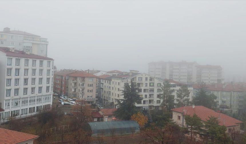 Yozgat yoğun sis altında kaldı, görüş mesafesi azaldı