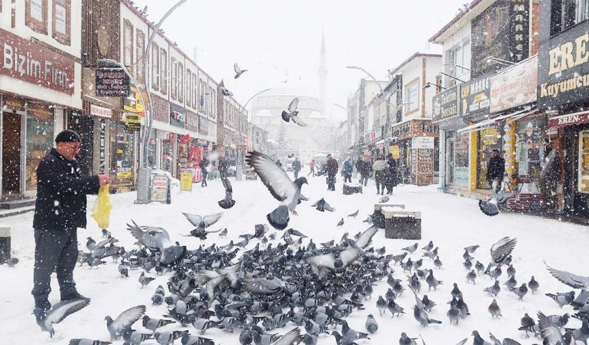 Yozgat’ta Kar Etkisini Artırdı: Kartpostallık Görüntüler Büyüledi!