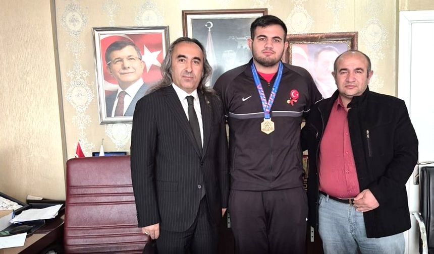 Gelecek Partisi İl Başkanı Aydoğmuş’tan Yozgatlı Güreşçi Üzeyir Ayberk Bostan’a Tebrik