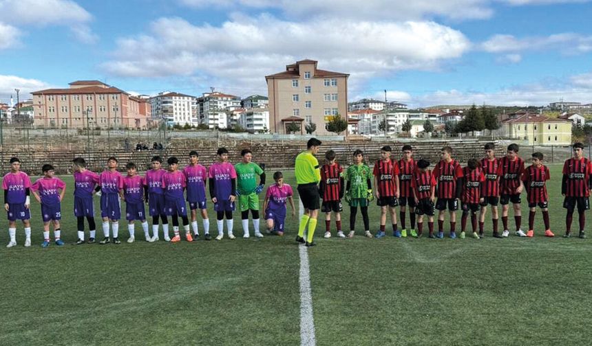 Akdağmadeni Gücü Spor Kulübü Başkanı Ömer Aydoğmuş’tan Tek Hakemli Finale Sert Eleştiri