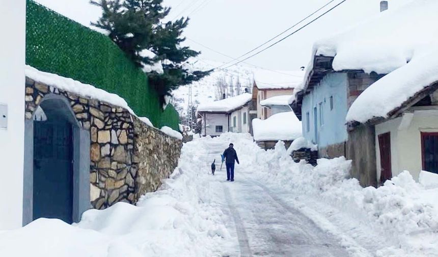 Çayıralan’ın köylerine kar düştü!