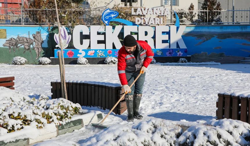 Çekerek’te Karla Mücadele Çalışmaları Aralıksız Devam Ediyor