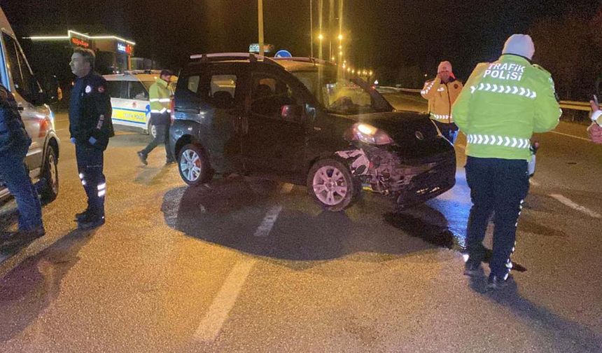 Yozgat’ın Yanı Başında Otomobil ve Hafif Ticari Araç Çarpıştı: 3’ü Çocuk 5 Yaralı