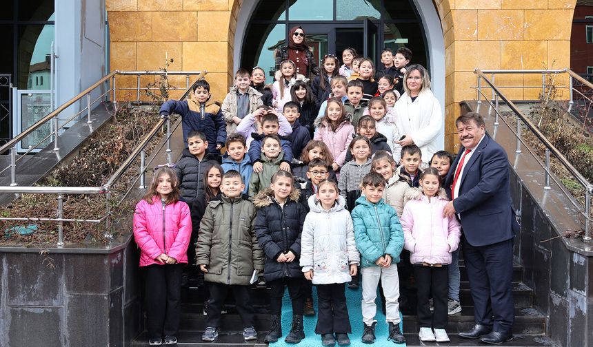 Saraykent’te Minik Öğrencilerden Belediye Başkanı Ahmet Köroğlu’na Ziyaret