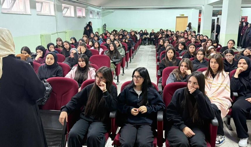 Sarıkaya Anadolu Lisesi’nde Ramazan Konulu Sohbet