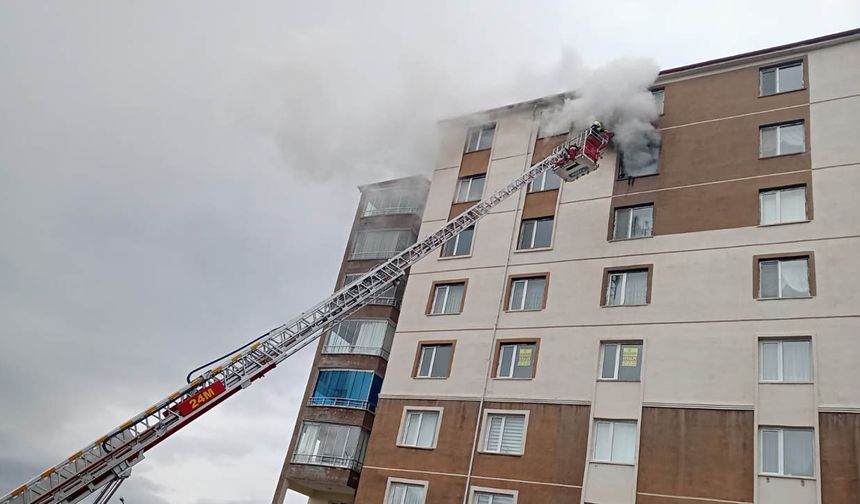 7'nci katta çıkan yangın söndürüldü