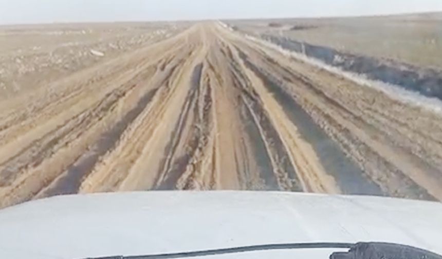 Köylüler yol bekliyor!