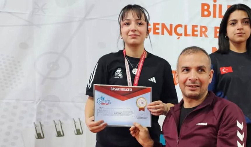 Yozgat Spor Lisesi Öğrencisi Belinay Işık Türkiye Üçüncüsü Oldu: Bilek Güreşinde Gurur Veren Başarı