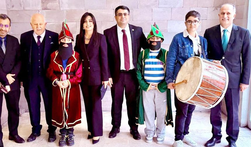 Gönüllere dokunuyorlar!