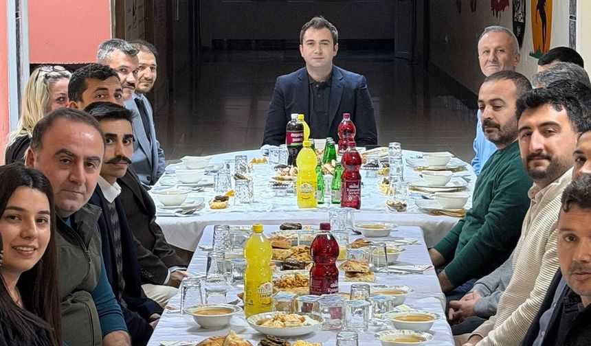 Şefaatli Kaymakamı Mehmet Burak Eski Öğretmenlerle İftar Programında Buluştu