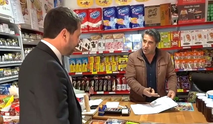 Sarıkaya Belediye Başkanı bir bakkaldaki veresiye defterindeki borçları ödedi