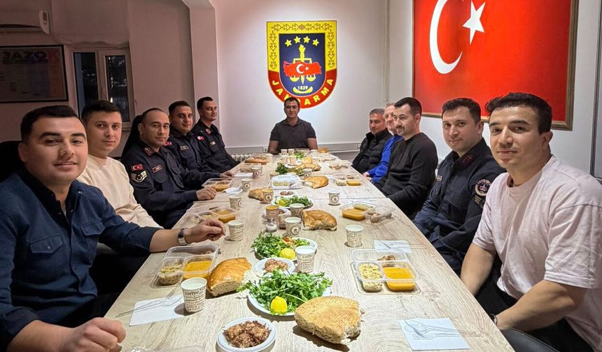 Şefaatli Kaymakamı Mehmet Burak Eski Jandarma Personeliyle iftar yaptı