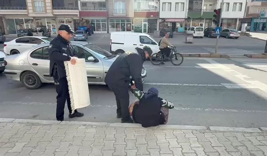Sarıkaya’da Polislerden Örnek Davranış: Şerife Teyzeye Yardım Eli