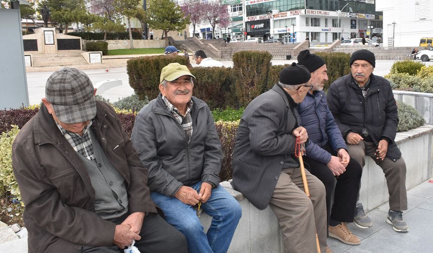 Sokakta emekli sesi!