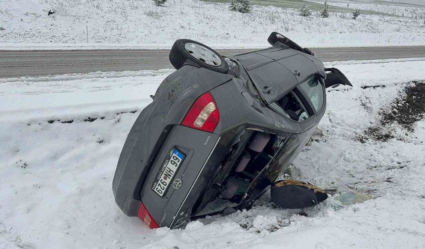 Yozgat’ta Korkutan Kaza! Otomobil Yan Yattı, 4 Yaralı