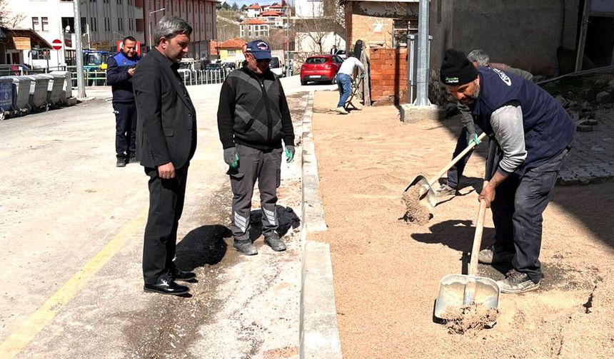 Aydıncık’ta Kaldırım Yenileme Çalışmaları Başladı: Ağıllı Caddesi Modern Görünüme Kavuşuyor