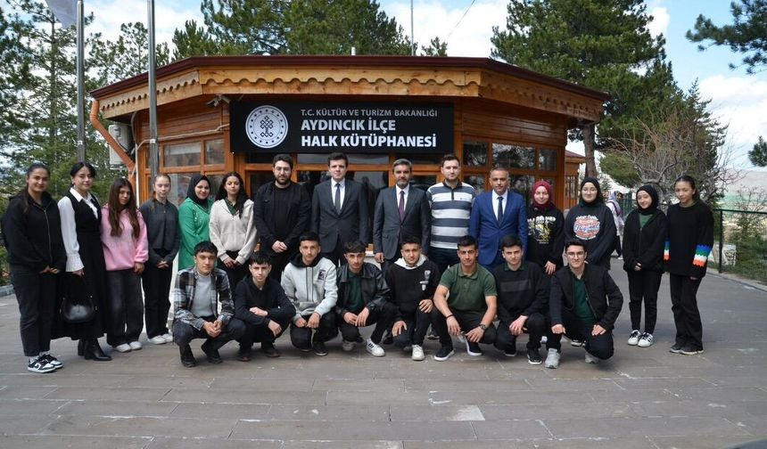 Aydıncık’ta Kütüphane Haftası Etkinliği: Öğrencilerle Kitap Okuma Buluşması